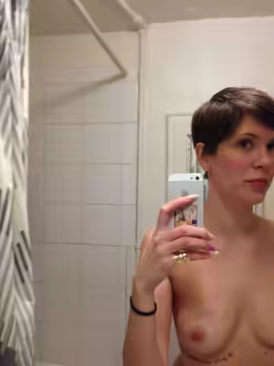 Fully Exposed Wife或全曝妻子