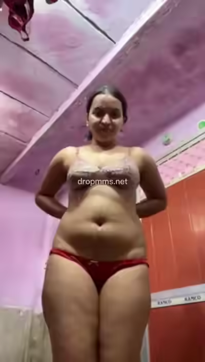 Sexy GF in Bathing Mode