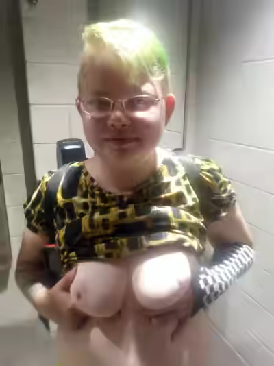 FullyExposed: Wife or Girlfriend Showcase Ass, Pussy, Tits