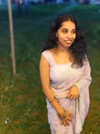 Desi Indian Babe Offers Blowing and Boob pressing