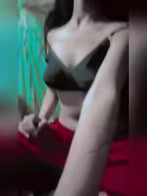 Clip Update: Beautiful Horny GF Showing All