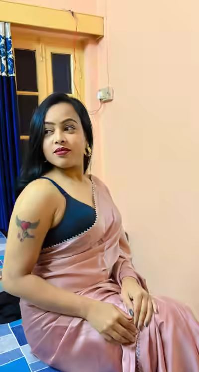 Indian Model Gives Blowjob and Gets Fucked