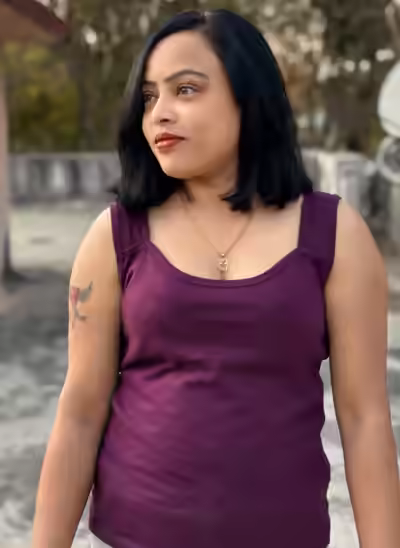 Indian Model Gives Blowjob and Gets Fucked