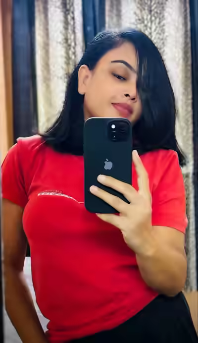 Indian Model Gives Blowjob and Gets Fucked