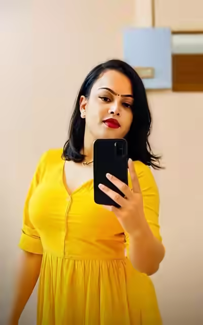 Indian Model Gives Blowjob and Gets Fucked