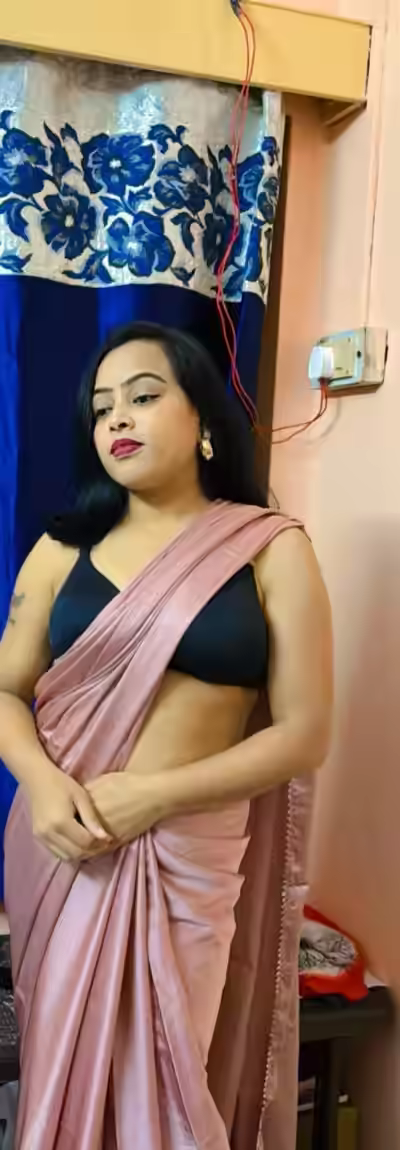Indian Model Gives Blowjob and Gets Fucked