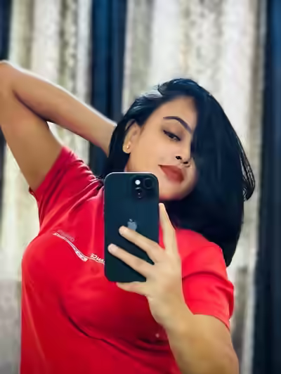 Indian Model Gives Blowjob and Gets Fucked