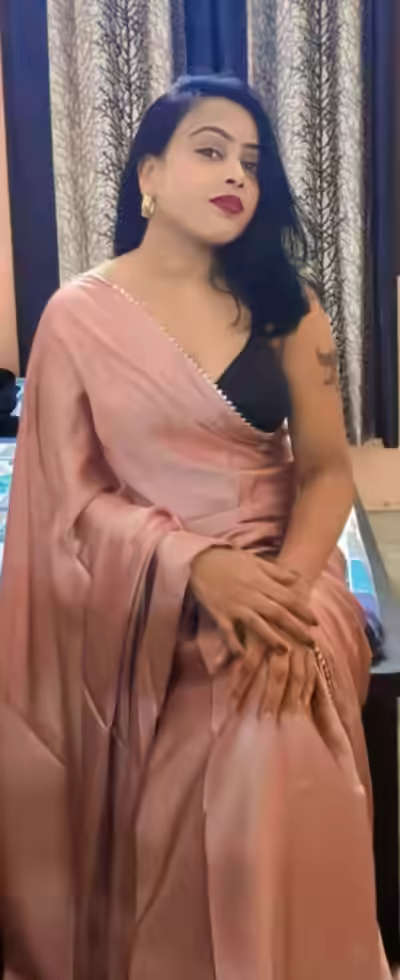 Indian Model Gives Blowjob and Gets Fucked