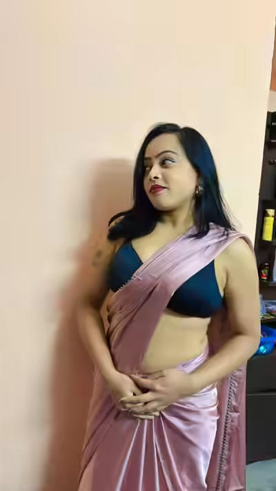 Indian Model Gives Blowjob and Gets Fucked