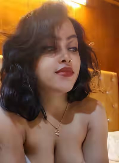 Indian Model Gives Blowjob and Gets Fucked