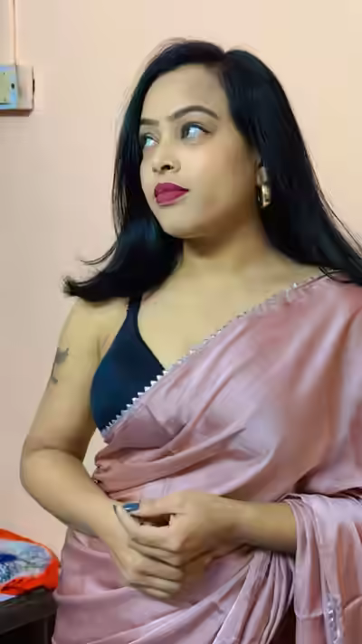 Indian Model Gives Blowjob and Gets Fucked
