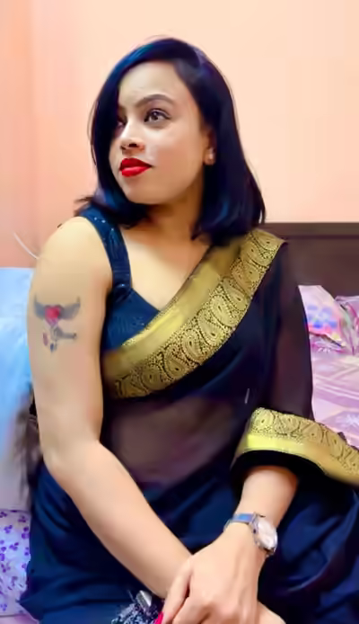 Indian Model Gives Blowjob and Gets Fucked