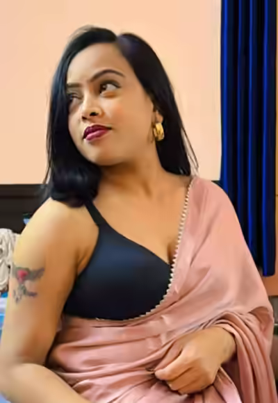 Indian Model Gives Blowjob and Gets Fucked