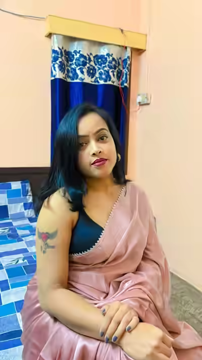 Indian Model Gives Blowjob and Gets Fucked