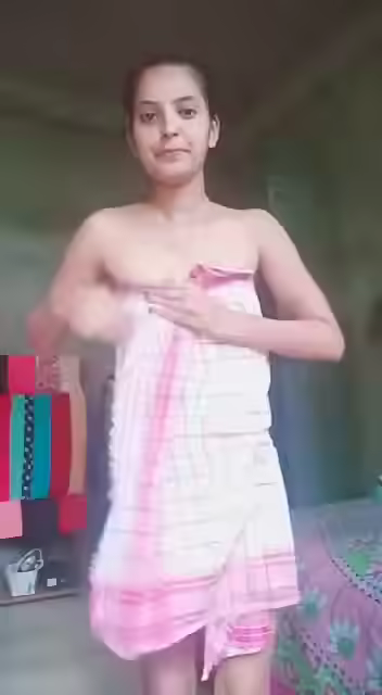 Cute Young Slim Girl After Bath;display: inline-block; max-width: