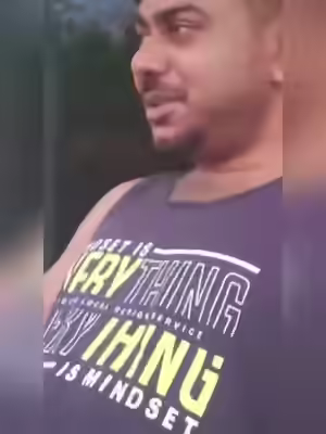 Viral Video: Desi Big Boob and Big Ass Hot Girl漏掉的火焰表情符号后，标题如下：