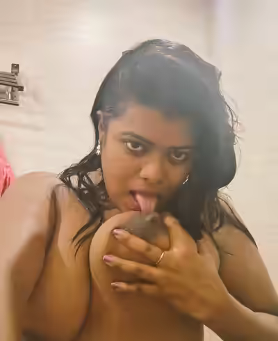 Horny Bengali MILF Lisa Boudi Blowjob