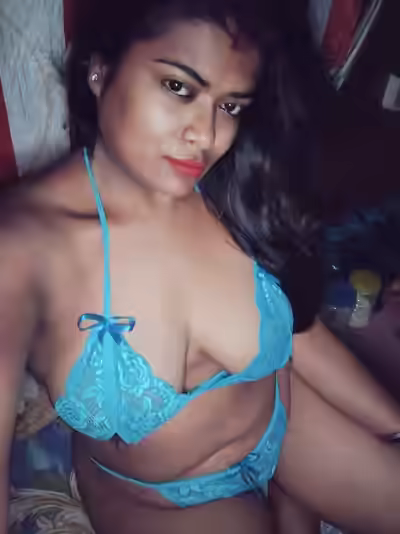Horny Bengali MILF Lisa Boudi Blowjob