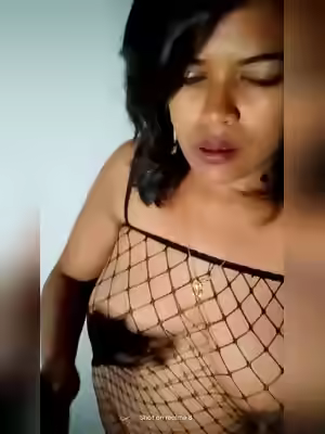 Horny Bengali MILF Lisa Boudi Blowjob