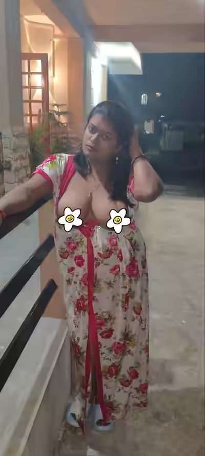 Horny Bengali MILF Lisa Boudi Blowjob