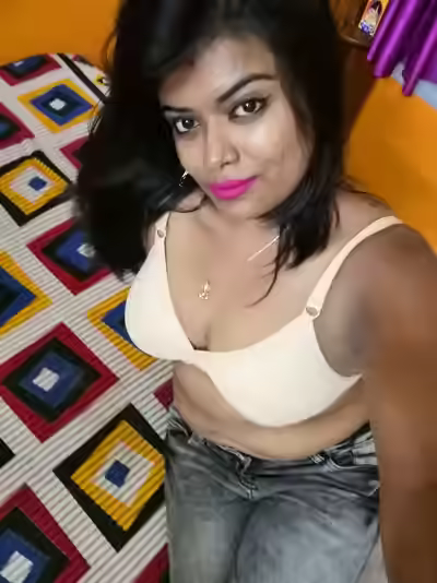 Horny Bengali MILF Lisa Boudi Blowjob