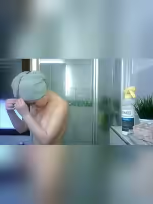 Sexy Girl Flashes Body