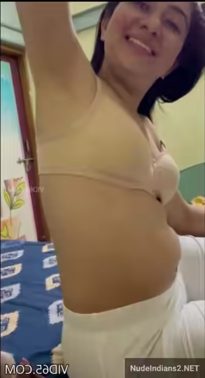 Cute Kerala Girl's Boobs Show Leaked Video