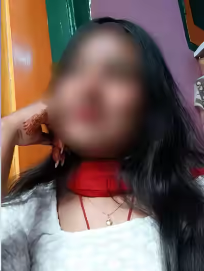 Desi Bengali Bhabhi Shows Nipples