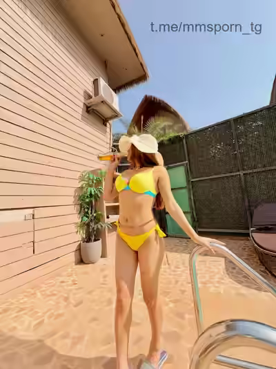 Desi Girl Rubbing Cunt in Video Call