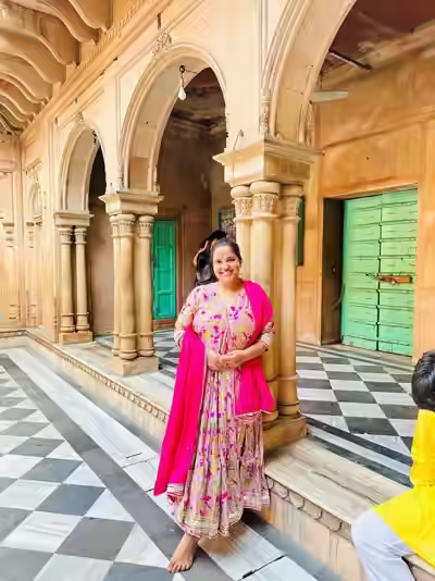 Desi Chubby Milf Bathing Show