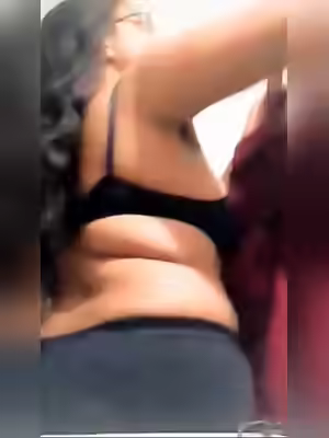Desi Indian Busty Chubby Girl's Nude Leaked Viral