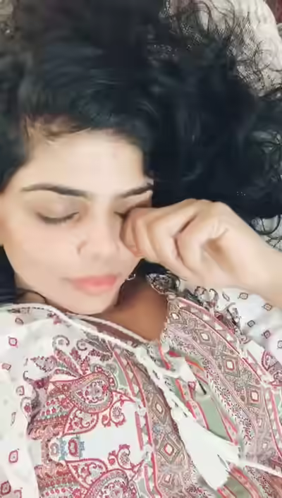 Pakistani Model Displays Big Boobs