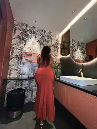 Desi Busty Woman Shows Her Assets
