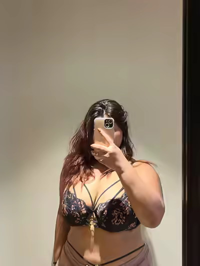 Desi Busty Woman Shows Her Assets