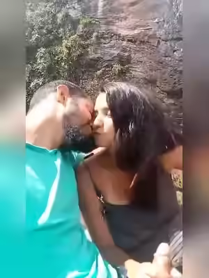 Kerala Mallu Hijjaby Muslim Indian Milf Aunty Enjoying Leak