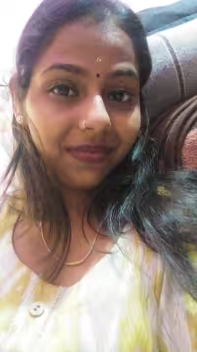 Desi Cuteness in Full Nude Modeling