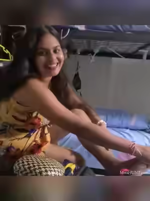 Horny Mallu Couple Kissing and Boob Sucking in a Hotel