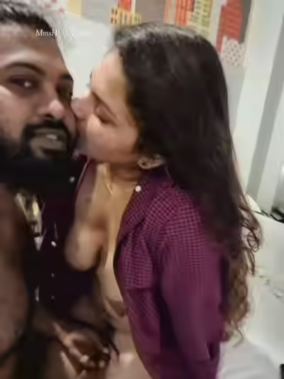 Horny Mallu Couple Kissing and Boob Sucking in a Hotel