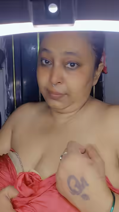 Sexy indian huge boobs chubby aunty hot pics