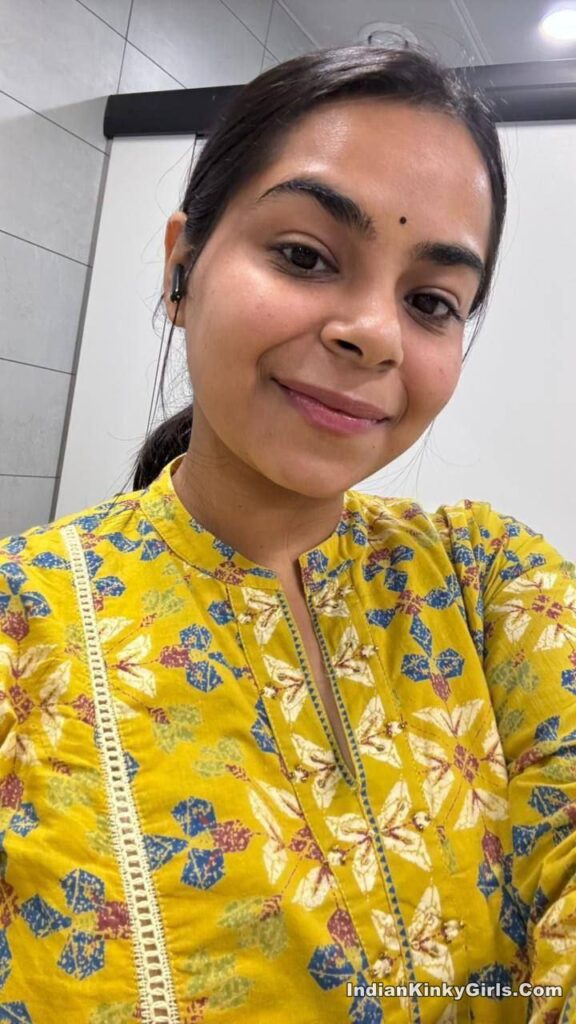 indian Naughty Bitch Fat Chubby wife sharing her nude Big juicy Boobs pictures Eating milk of her own boobies and helping her boyfriend masturbation by leg cum on her Face fingering lipp kiss romance