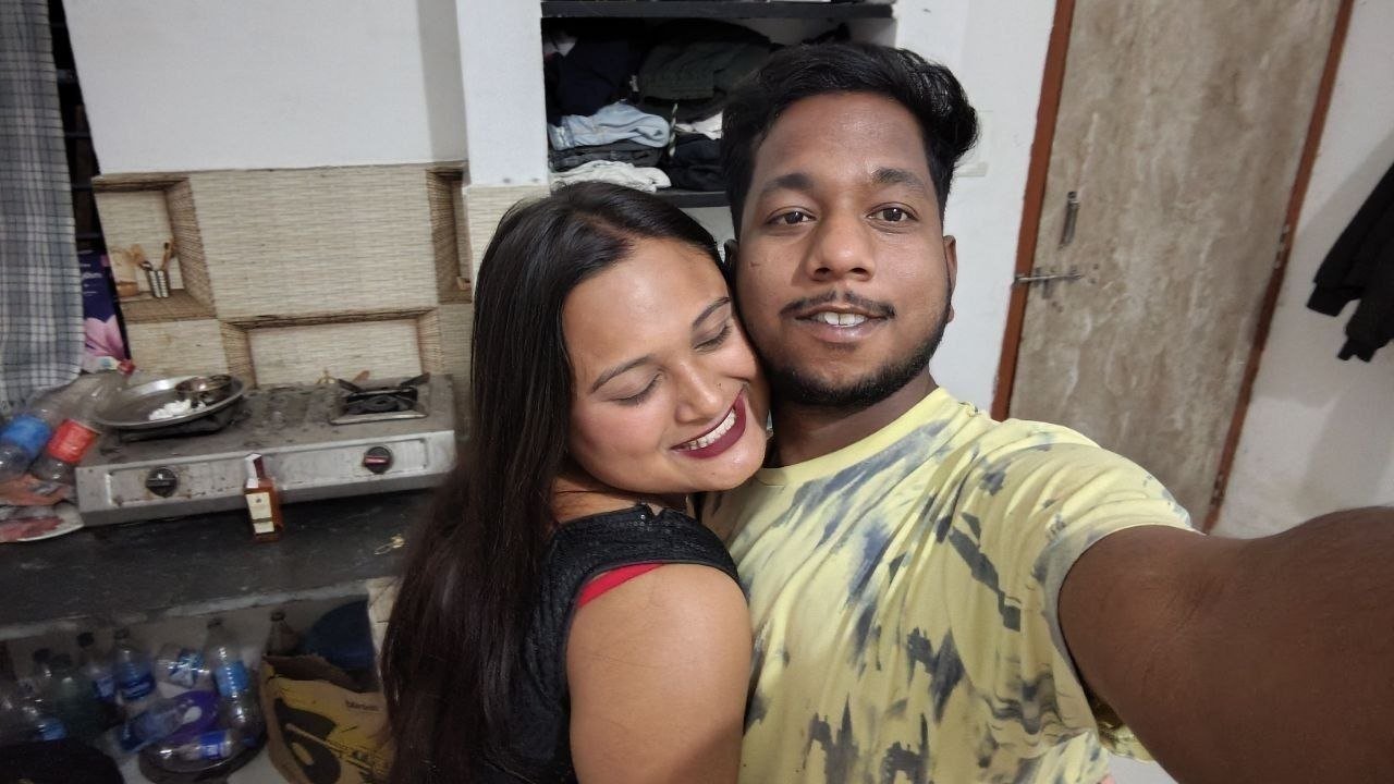 Desi Indian Hot chubby wife Couple Removing her saree blouse licking huge boobs romance in private room sucking big boobs