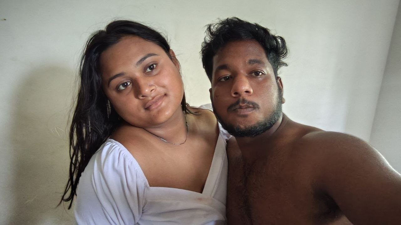 Desi Indian Hot chubby wife Couple Removing her saree blouse licking huge boobs romance in private room sucking big boobs