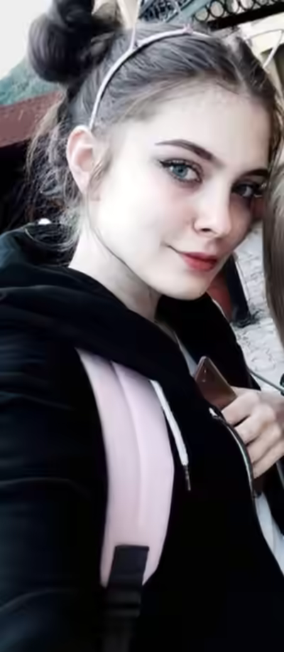 Cute Fresh 18-Year-Old Egirl Pussy Selfies