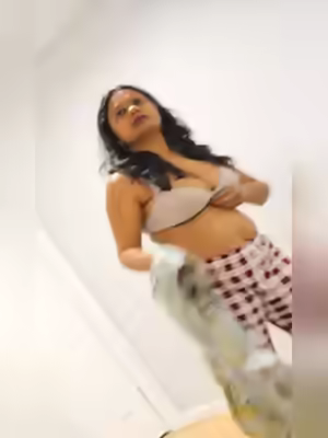 Sexy Videos of Ridhi