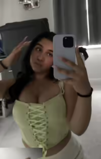 Hot Desi Girl Shows Face Fingering