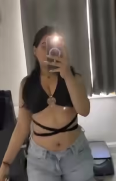 Hot Desi Girl Shows Face Fingering