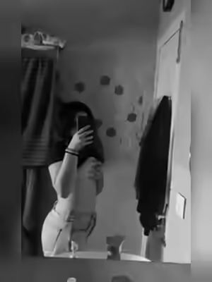 Hot Desi Girl Shows Face Fingering