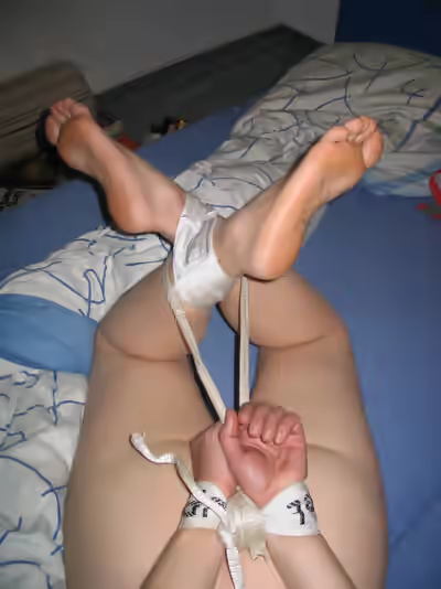 Geligested Tied Feet