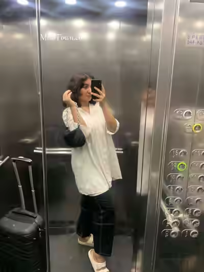 Pakistani Babe In A Milk-inspired浴巾造型的Pakistan美女