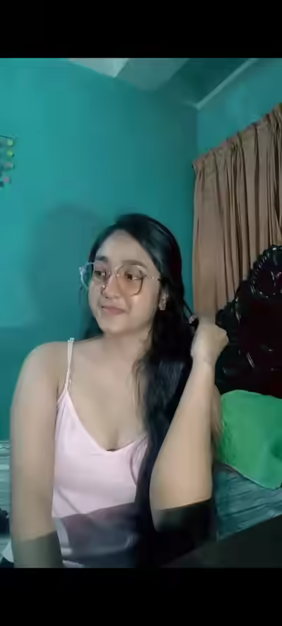 Bangladeshi Chubby Girl in Saree Playing with Boobs